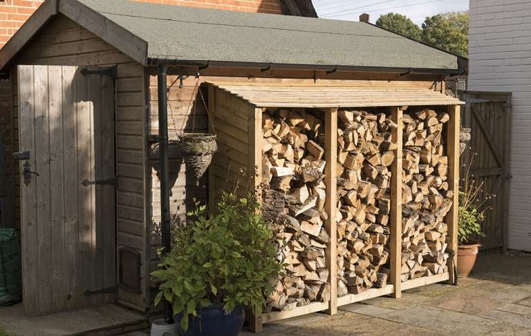 Haardhout opslag en bewaartips: Natuurlijk drogen in de zomer?