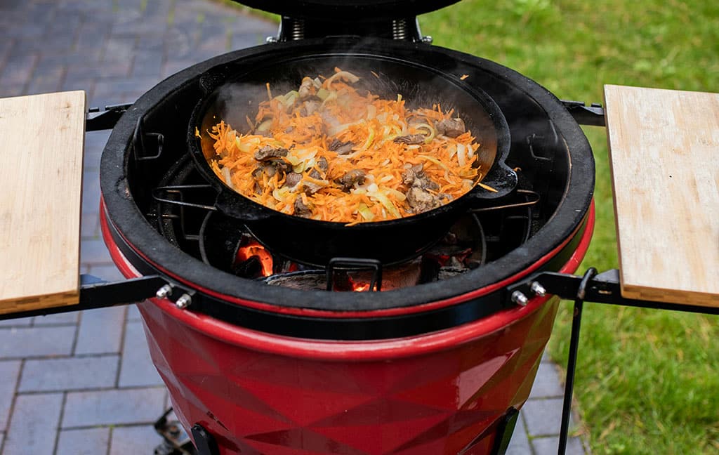 Kan haardhout gebruikt worden in een kamado?