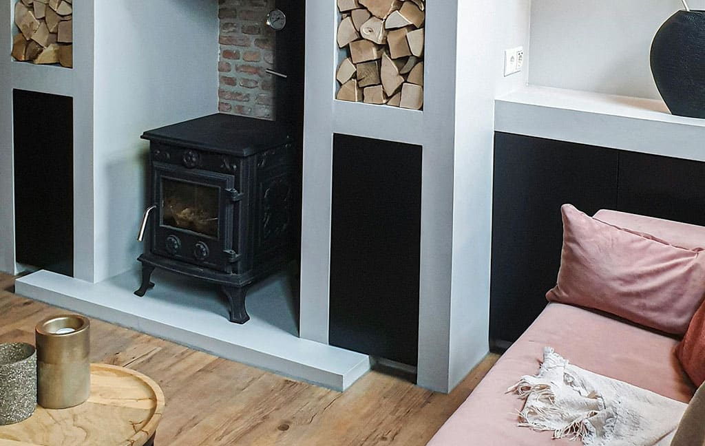 Houtkachel lekt rook: oorzaken, gevaren en oplossingen uitgelegd